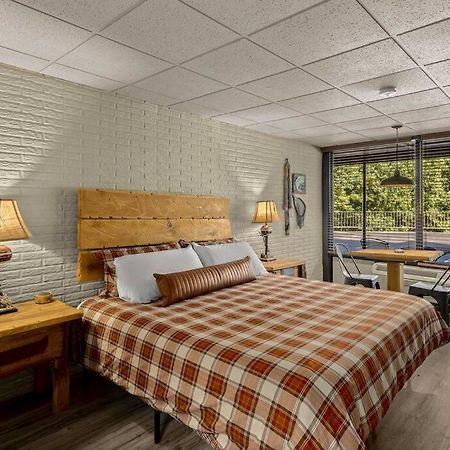 Stonegate Lodge King Bed, Wifi, 50In Roku Tv, Salt Water Pool Room #108 Юрика Спрингс Экстерьер фото
