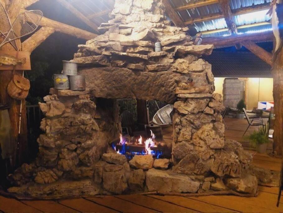 Stonegate Lodge King Bed, Wifi, 50In Roku Tv, Salt Water Pool Room #108 Юрика Спрингс Экстерьер фото