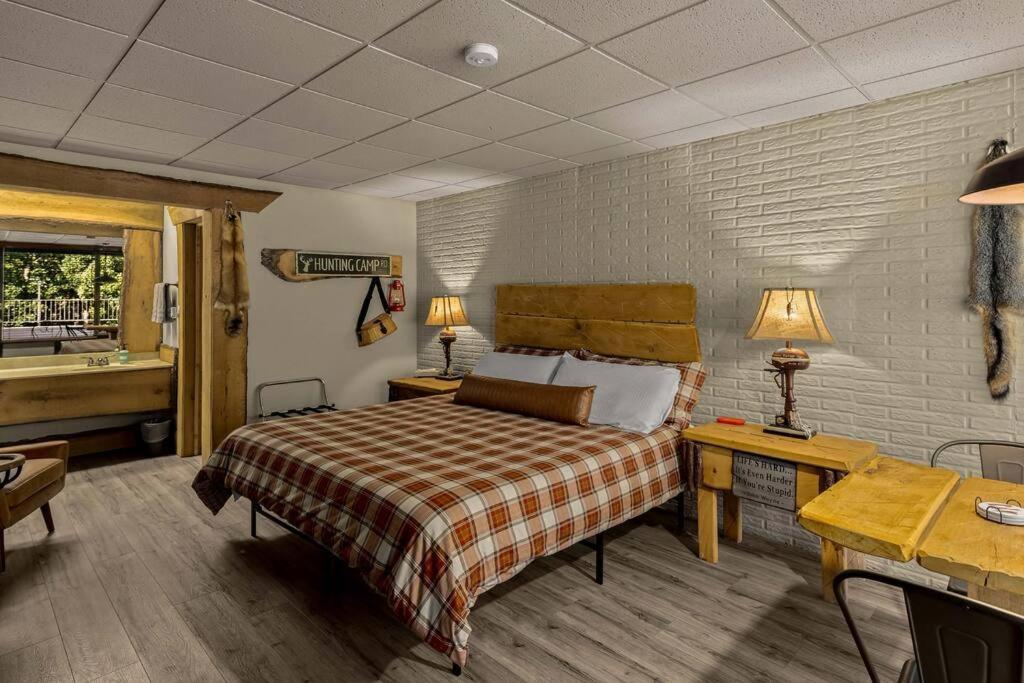 Stonegate Lodge King Bed, Wifi, 50In Roku Tv, Salt Water Pool Room #108 Юрика Спрингс Экстерьер фото